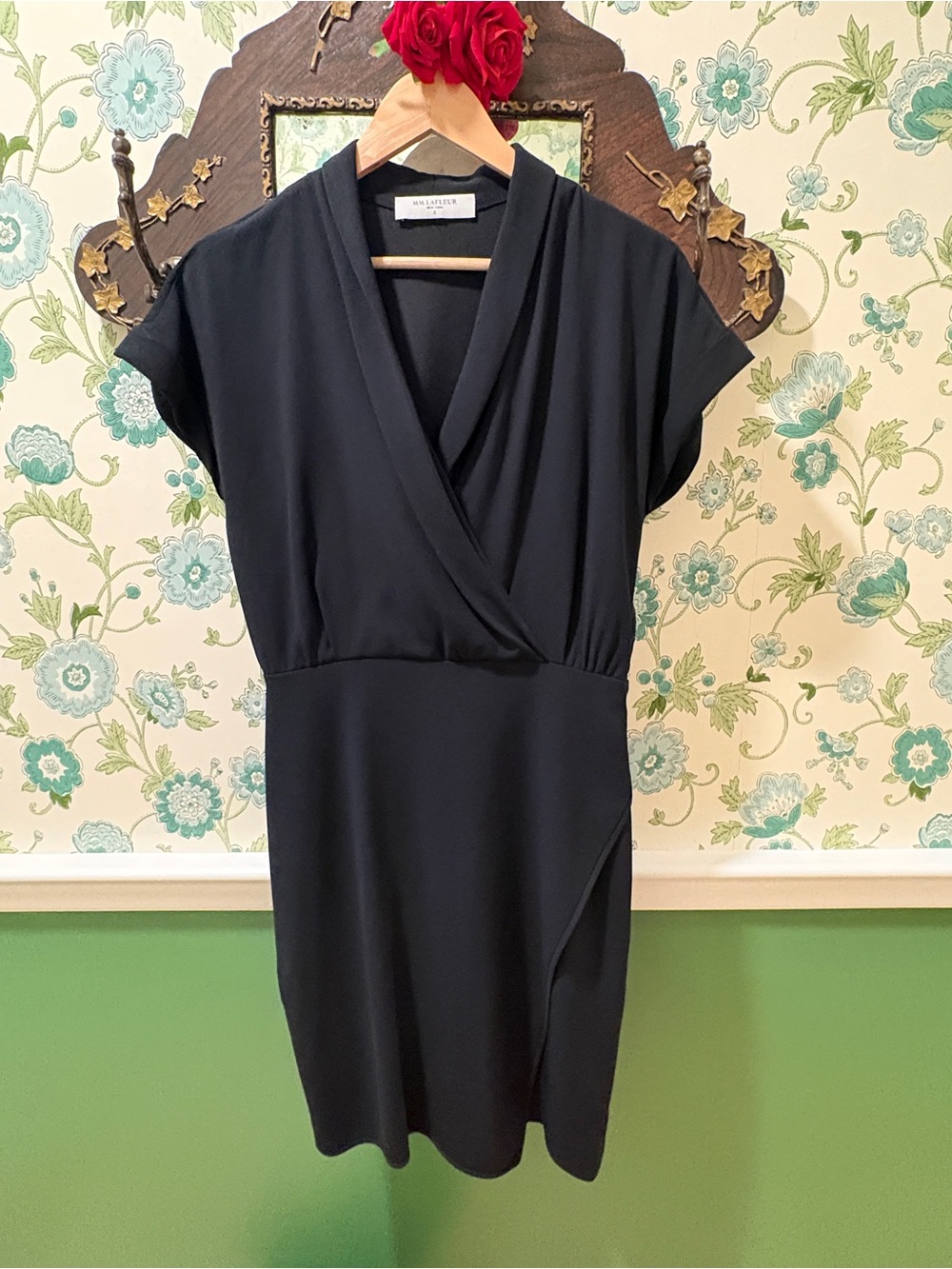 M.M.LaFleur Black Faux Wrap Sheath Dress Size 8 The Tory Cocktail LBD - Picture 2 of 5